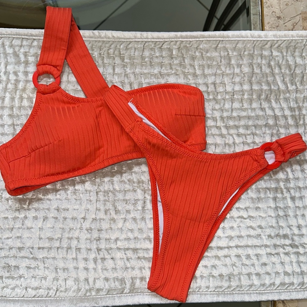 One- shoulder Cupshe Bikini Set